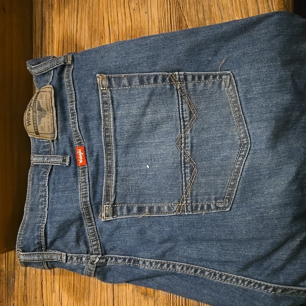 Wrangler slim, straight leg jeans